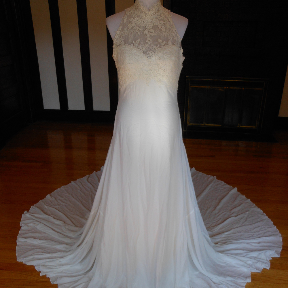 San Patrick by Pronovias Wedding Dress Leila - Picture 3 of 8